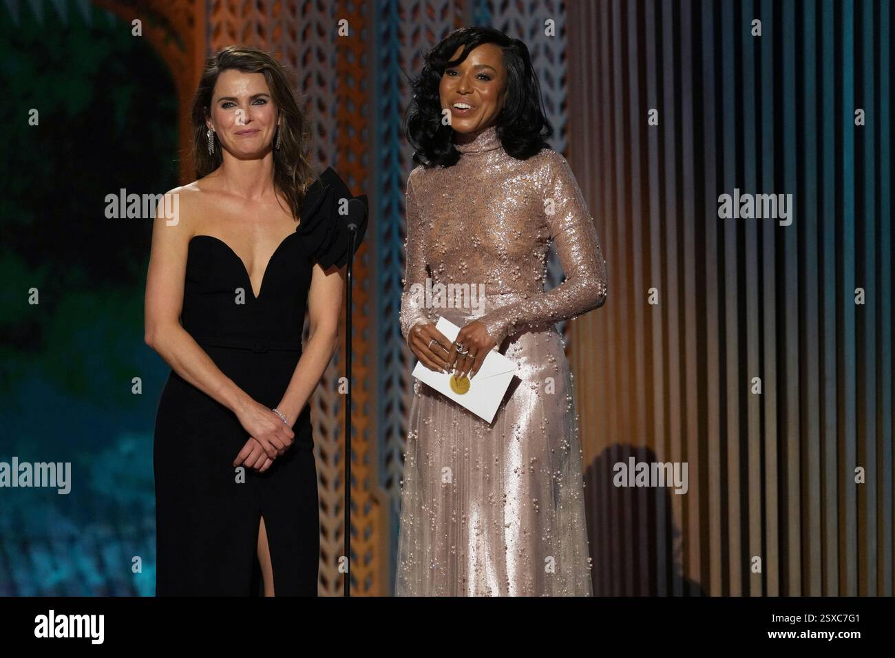 Keri Russell, left, and Kerry Washington present the award for