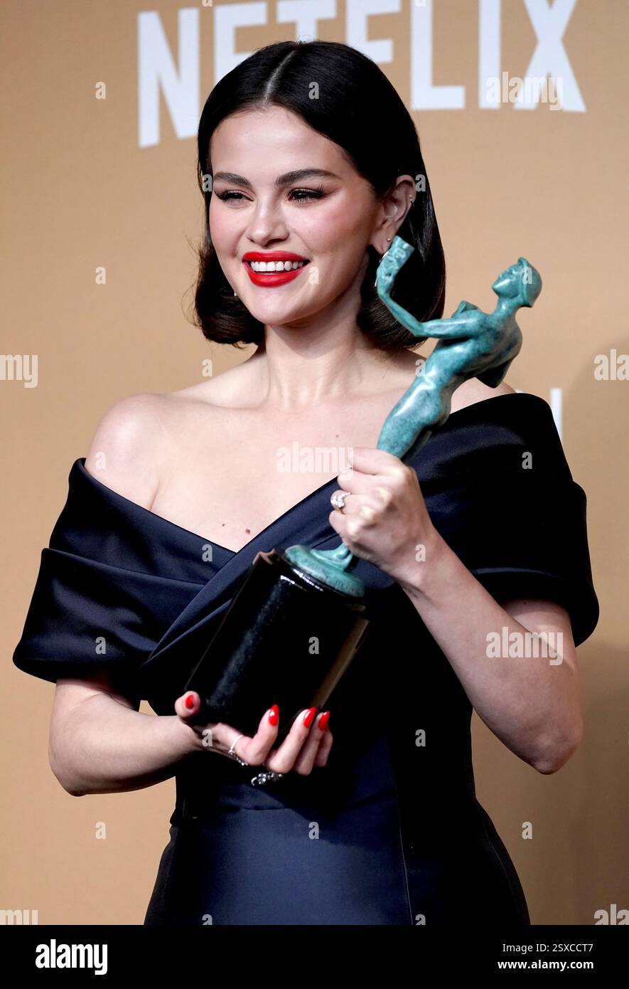 Selena Gomez poses in the press room with the award for outstanding ...