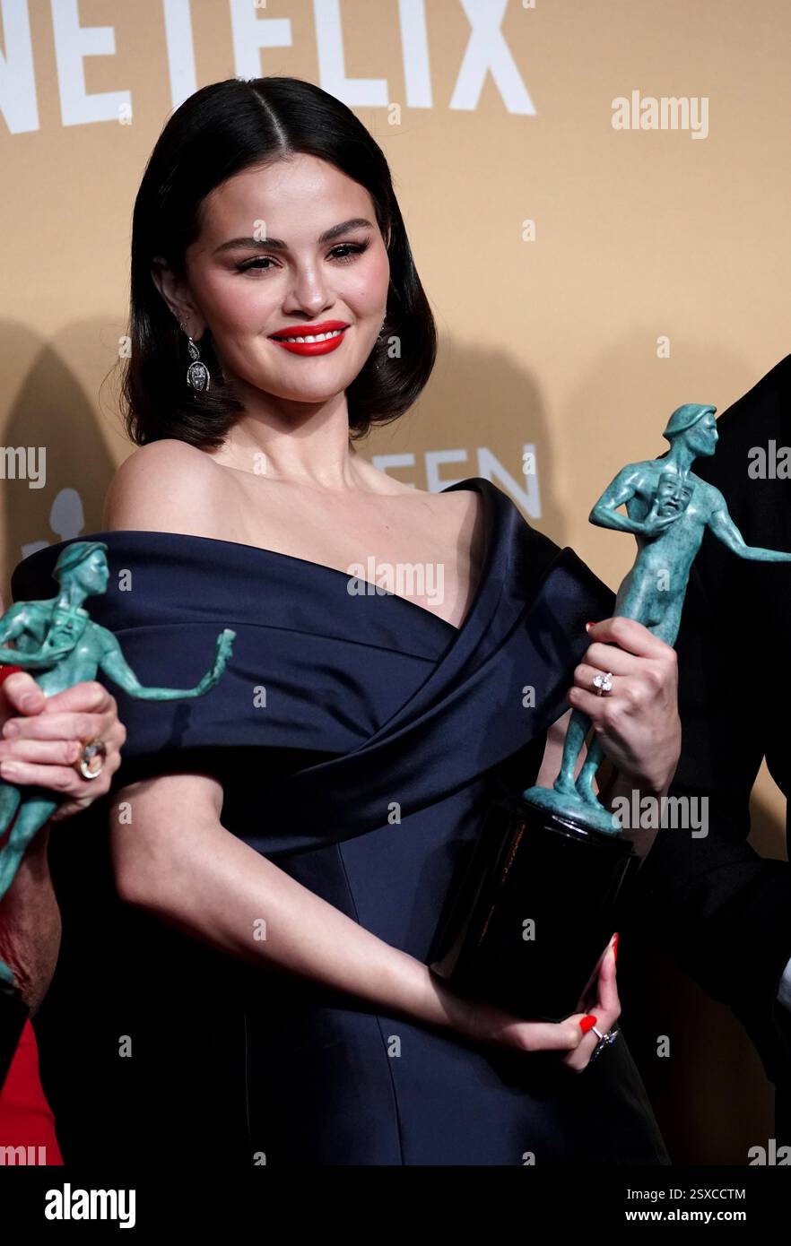 Selena Gomez poses in the press room with the award for outstanding ...