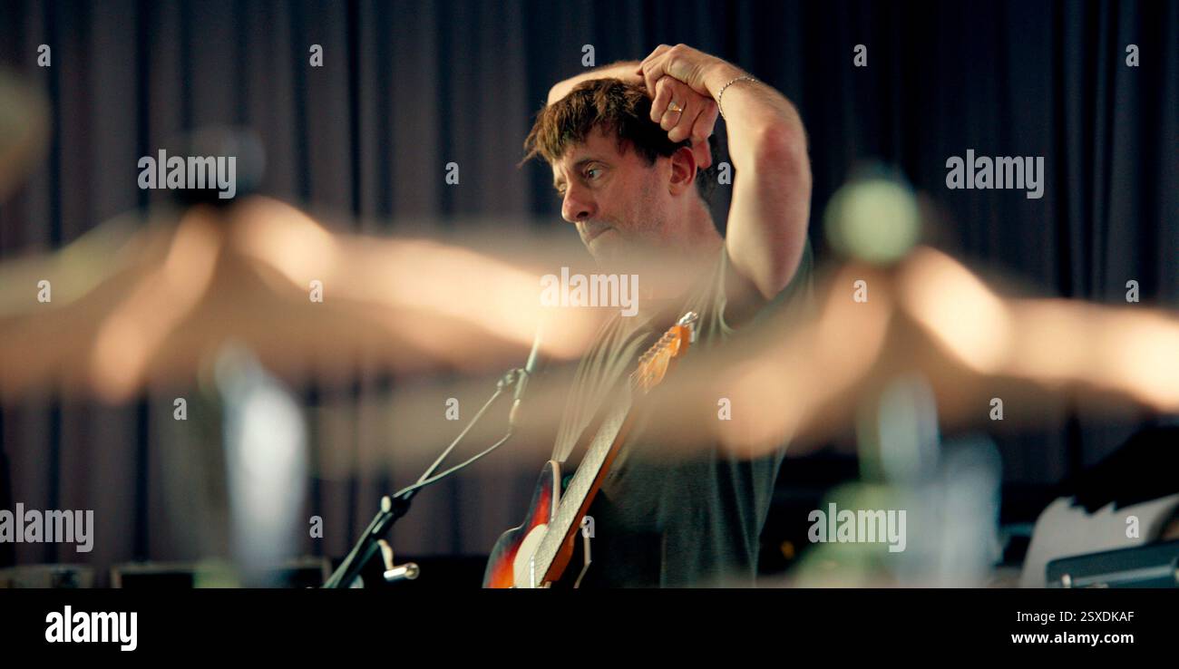 GRAHAM COXON in BLUR: TO THE END (2024), directed by TOBY L. Credit: Up The Game / Album Stock Photo