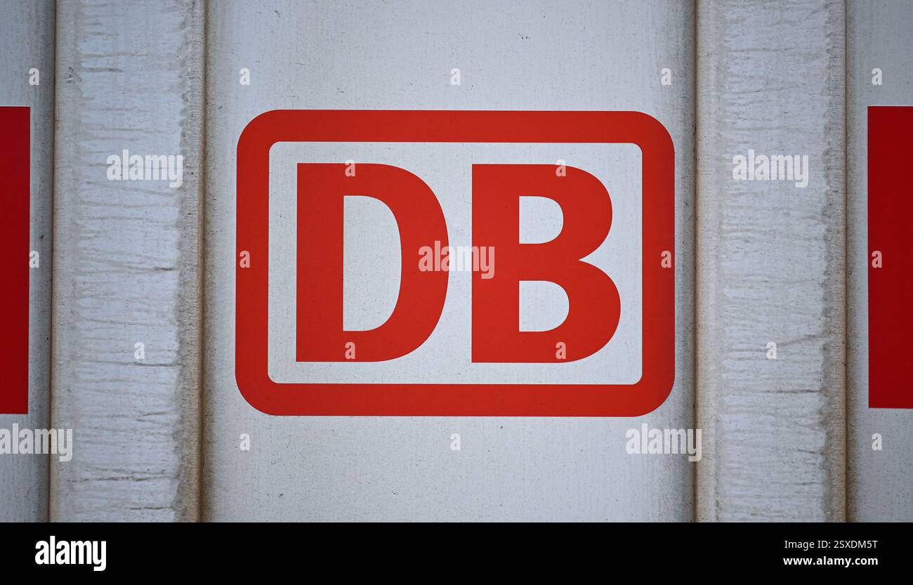 Db bahn logo hi-res stock photography and images - Alamy