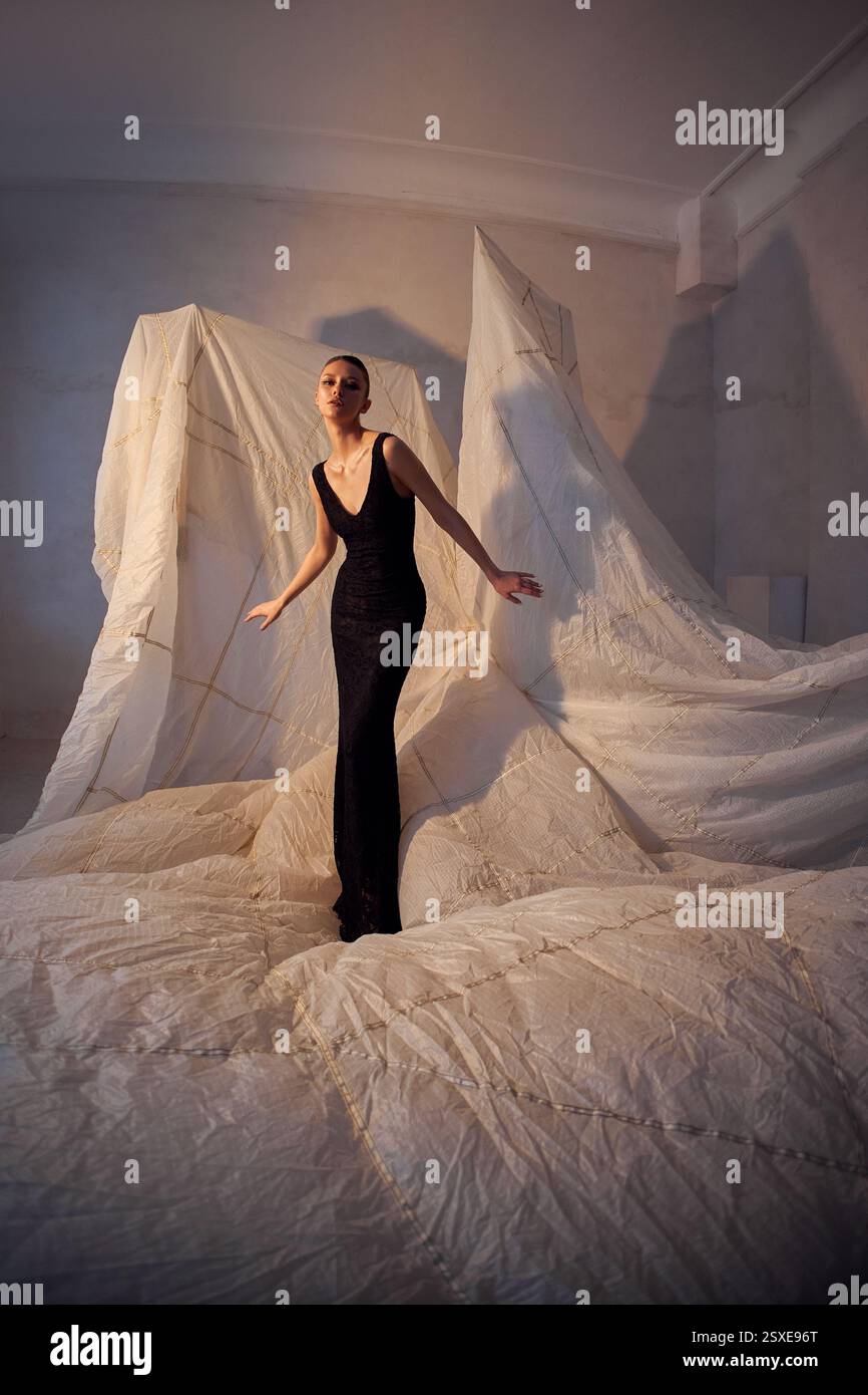 Fashion catwalk model artwork backdrop hi-res stock photography and ...