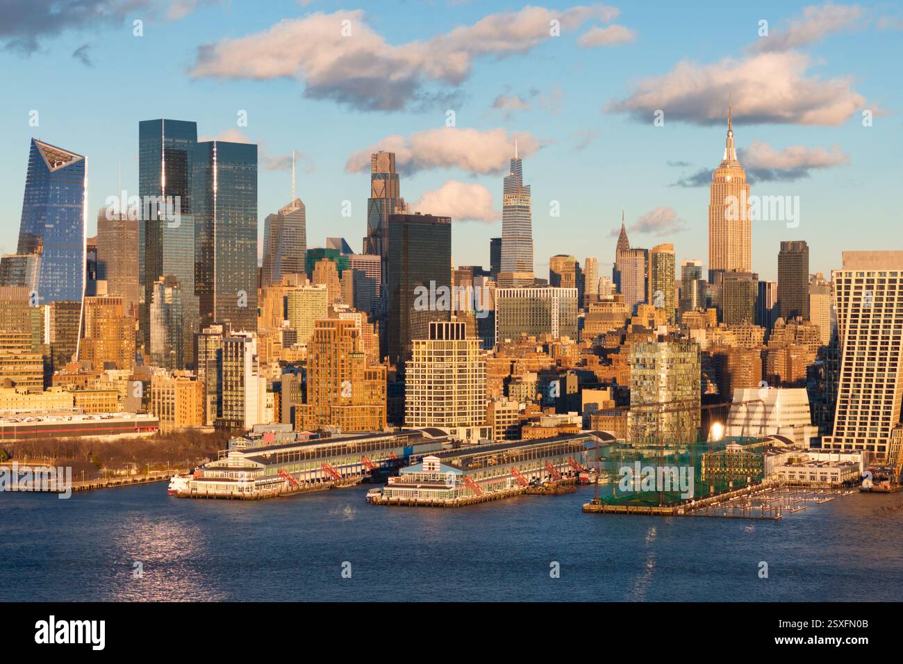 Aerial view of New York City skyline with Hudson River Park and ...