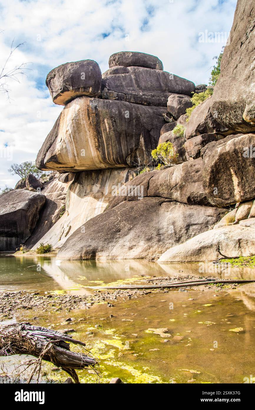 Balancing stones rock formation hi-res stock photography and images - Alamy