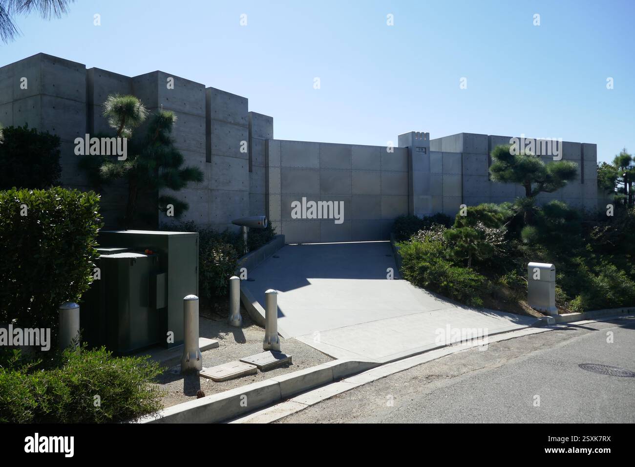 Beverly Hills, California, USA 23rd February 2025 Oakley Founder ...