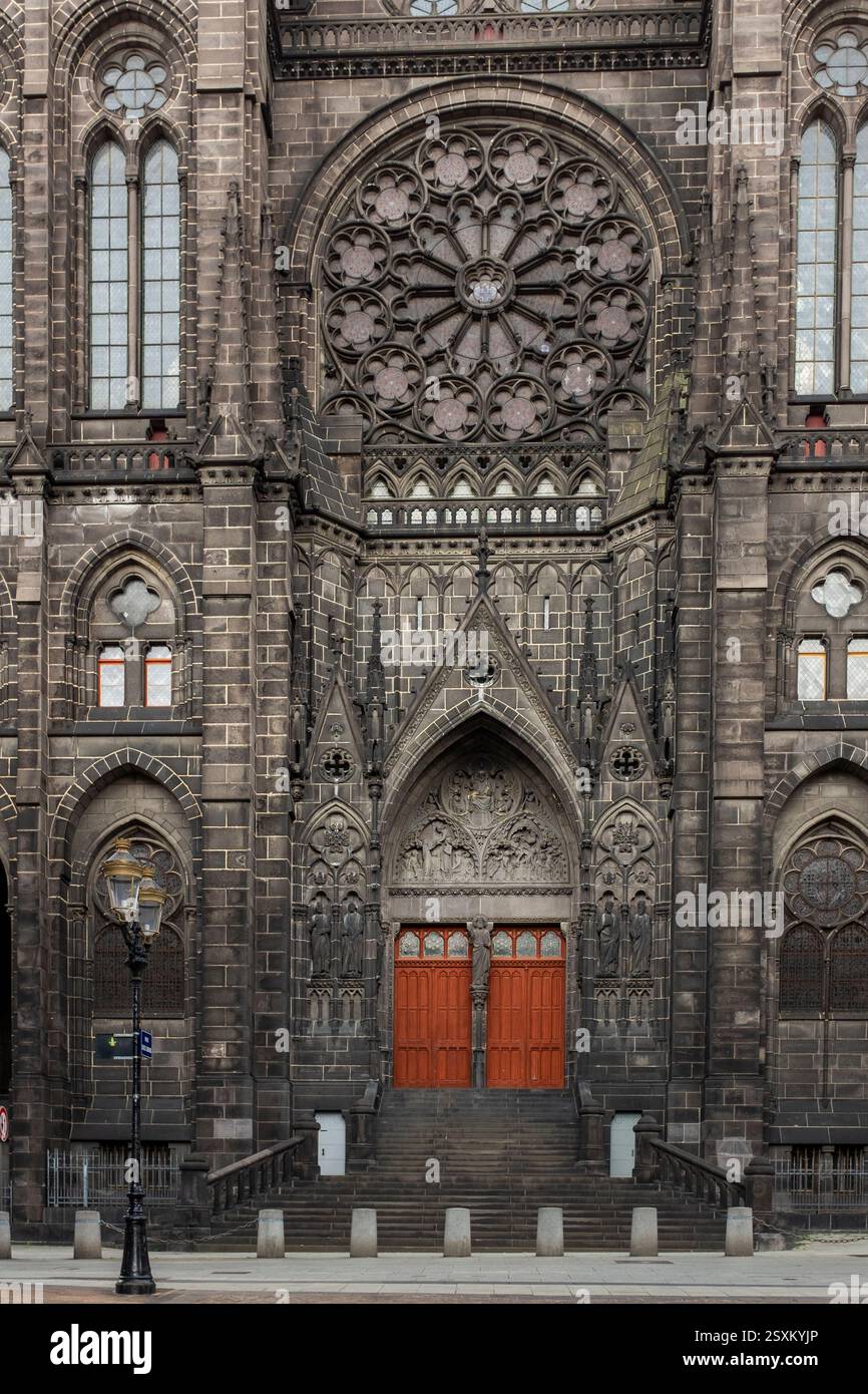 Cathedrale Notre Dame de l'Assomption, Clermont Ferrand, Auvergne Rhone ...