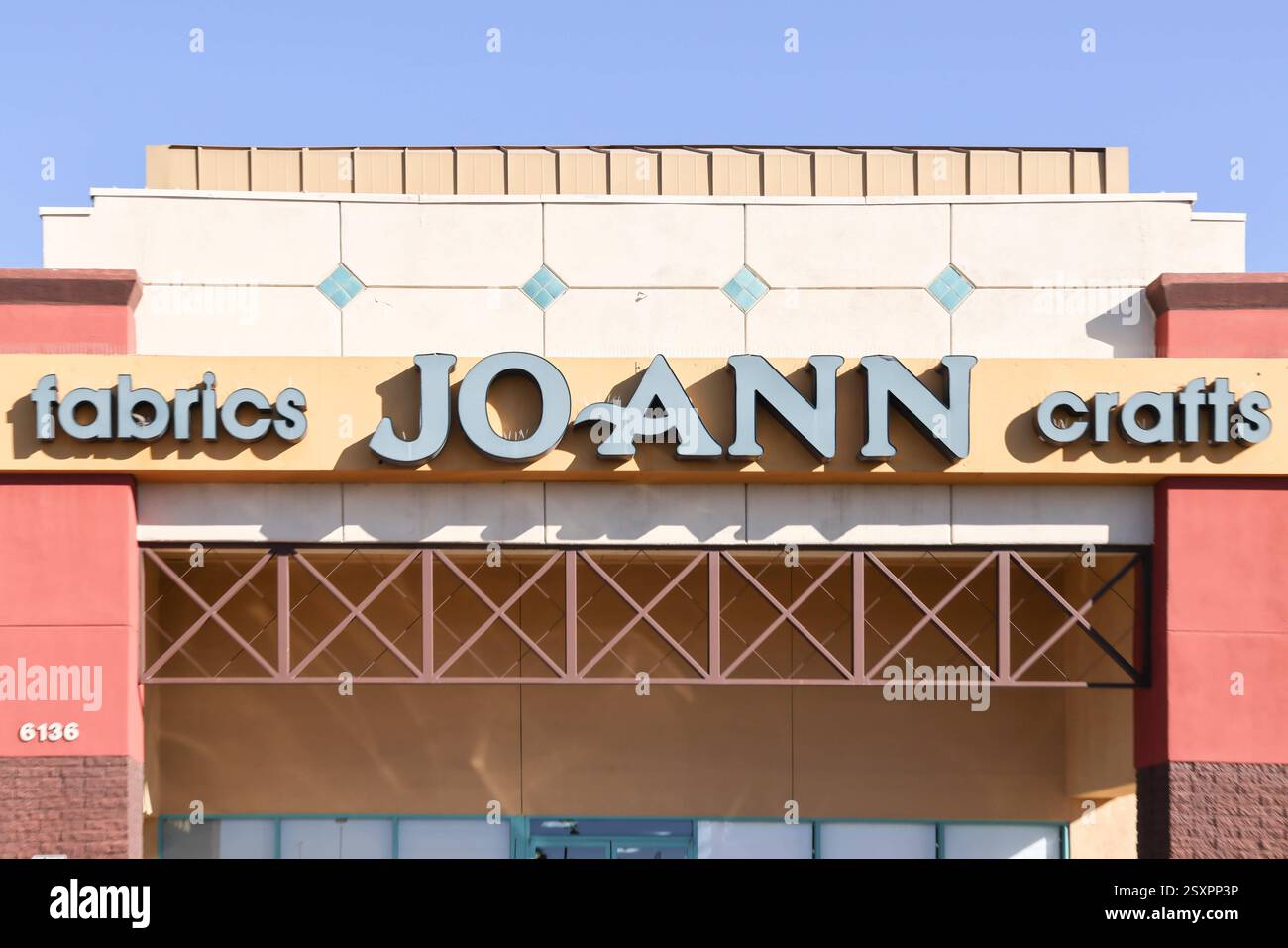 Mesa, USA. 25th Feb, 2025. A Joann Fabrics store location can be seen