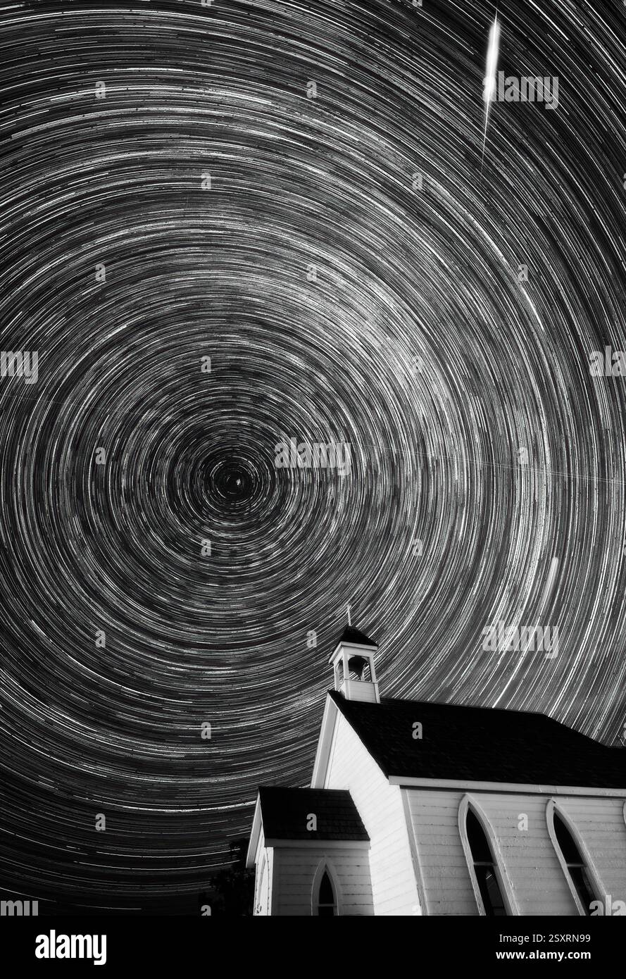 Star trails spinning around polaris hi-res stock photography and images ...