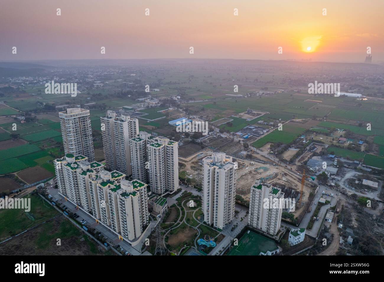 Triple tower high rise buildings hi-res stock photography and images ...