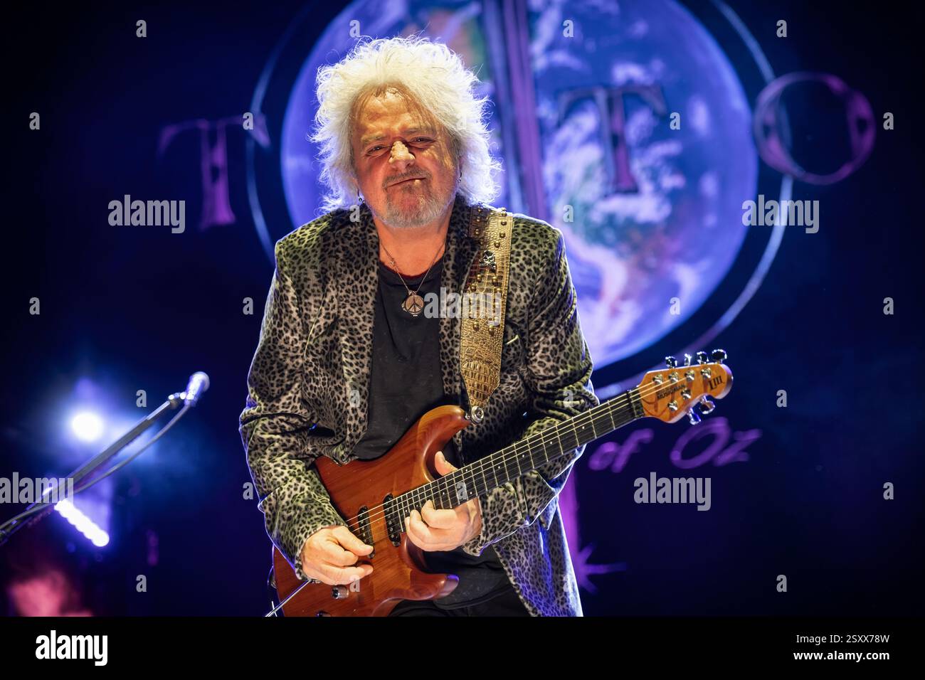 【激レア！STEVE LUKATHER使用】The Distillery Steven lee lukather hi-res stock photography and images - Alamy