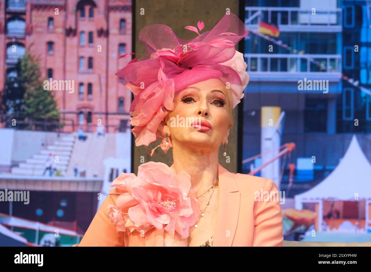 Desiree Nick Hier Im Bild Ist In Der Hauptrolle Des Theaterst cks Spiel desiree-nick-hier-im-bild-ist-in-der-hauptrolle-des-theaterst-cks-spiel