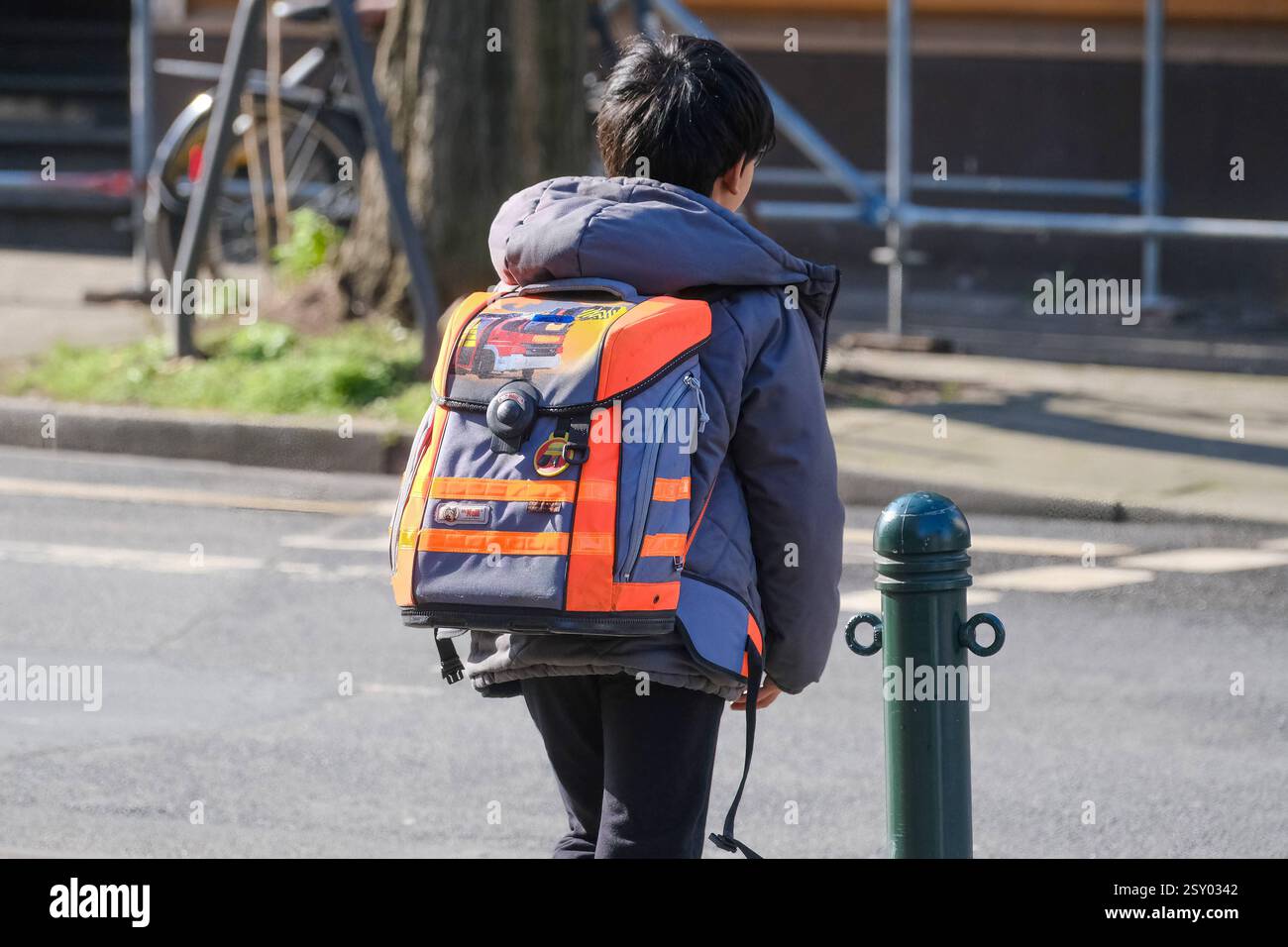 Offspring Backpack Düsseldorf 26.02.2025 Schüler Grundschüler Schule Alterspyramide ...