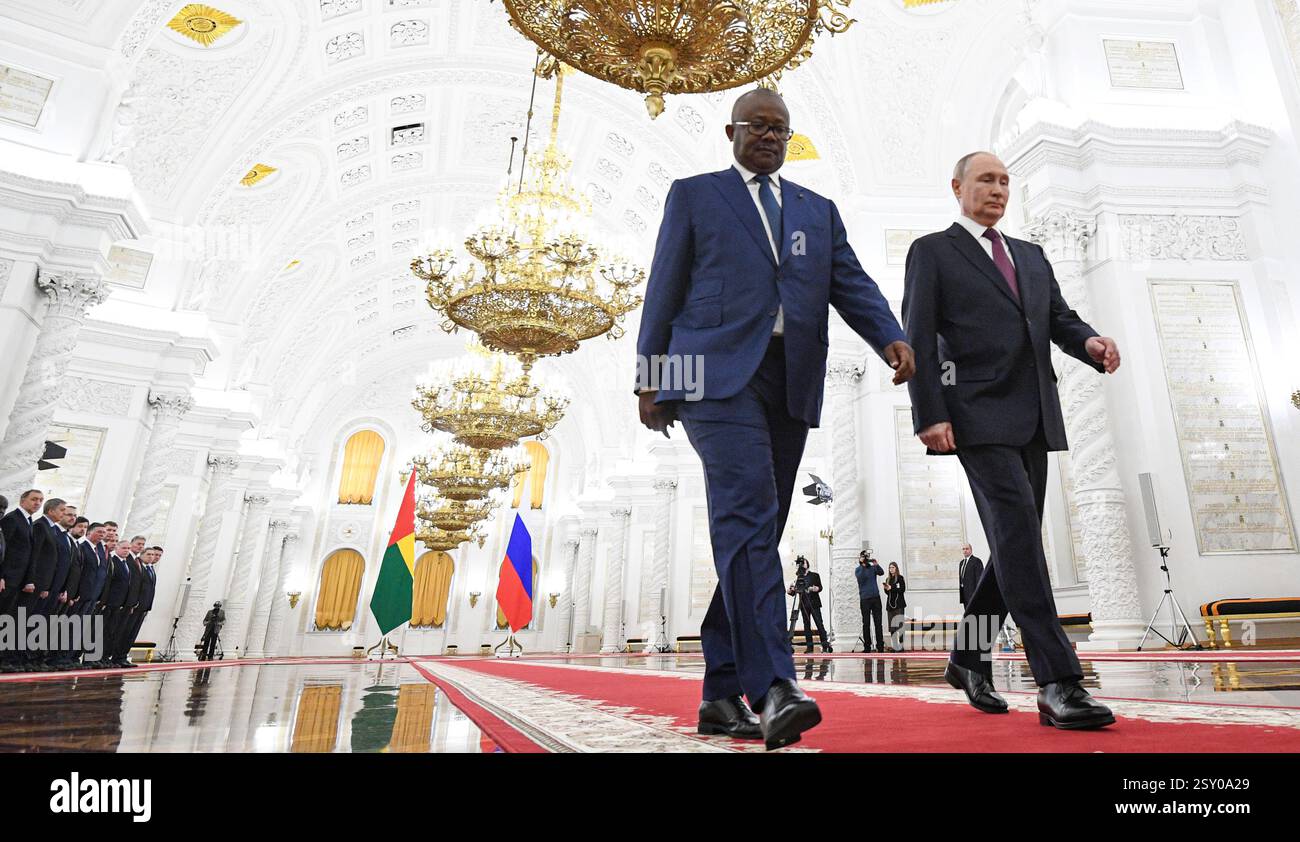 Guinea-Bissau's President Umaro Sissoco Embalo, left, and Russian