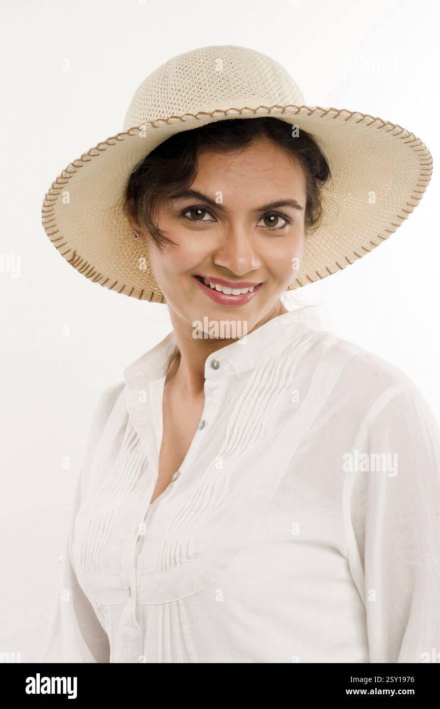 South indian girl wearing white hi-res stock photography and images - Alamy