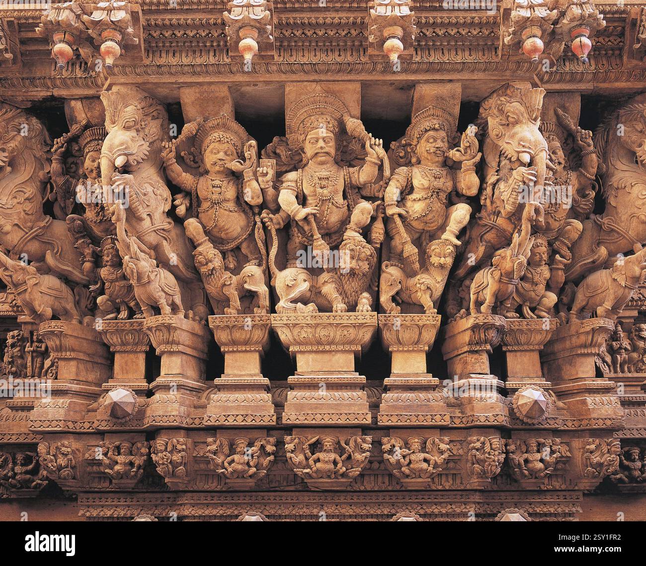 Carved Teak Horse Chariot Carving From Tamil Nadu - 19th Century Carved Teak Horse Chariot Carving From Tamil Nadu - 19th Century