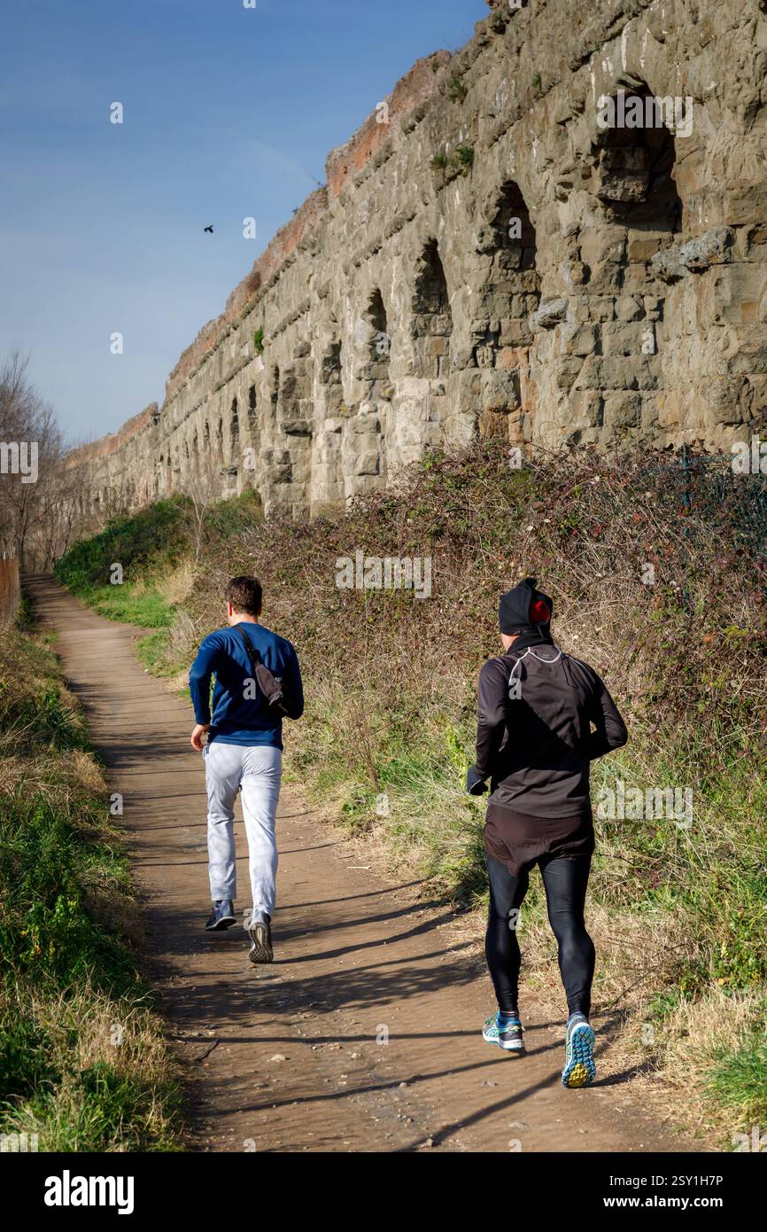 Ancient Rome Running Ancient roman woman exercising hi-res stock photography and images - Alamy
