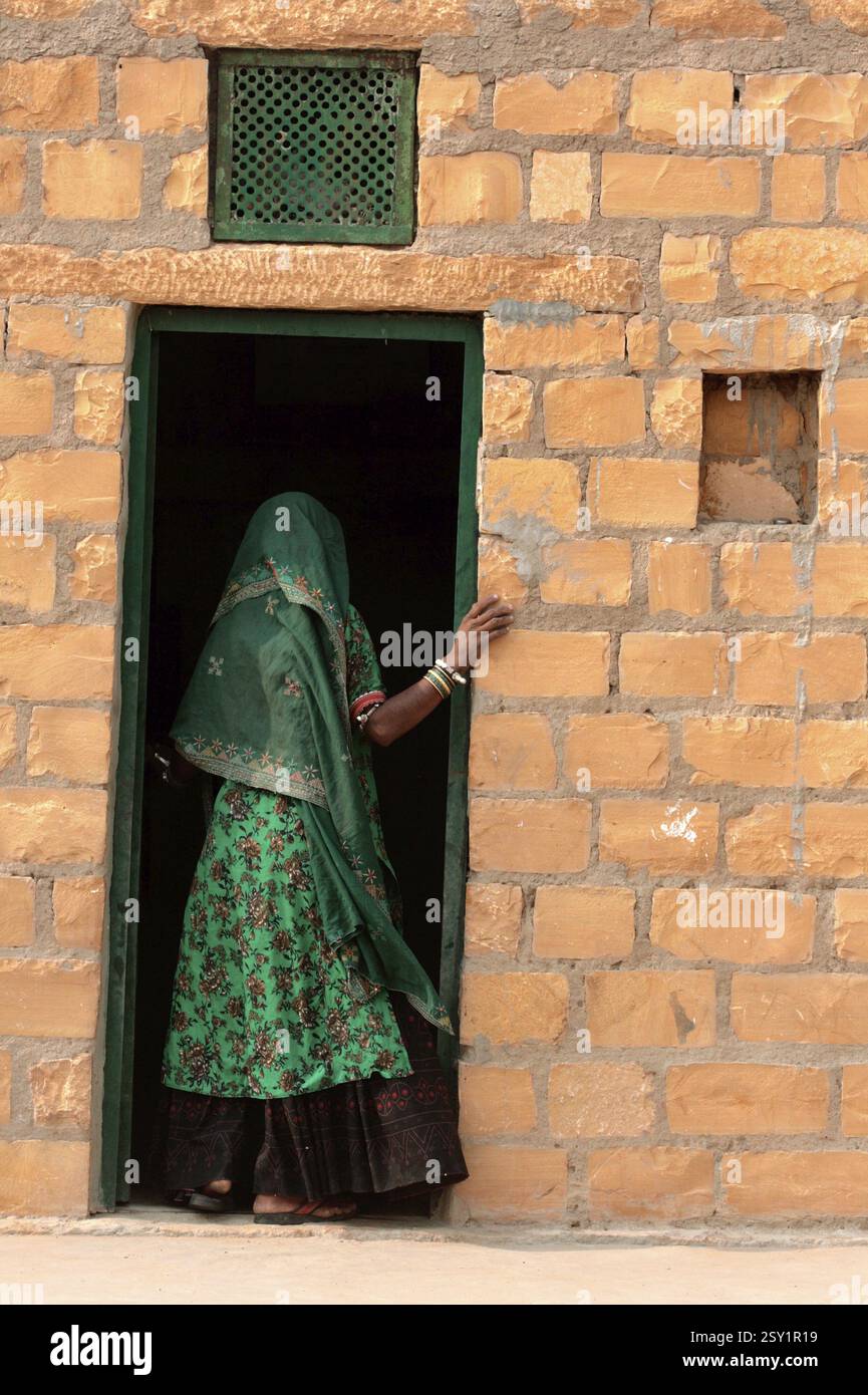 Veiled woman stands hi-res stock photography and images - Alamy