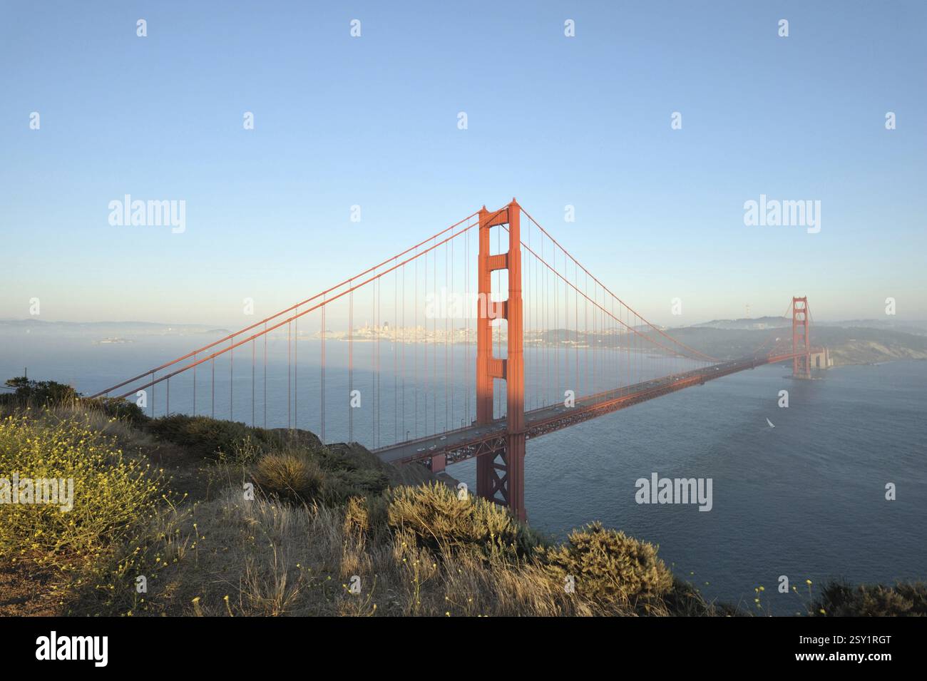 Golden gate bridge, California connects San Francisco, USA United States of America Stock Photo