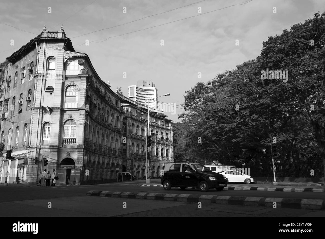 Indian building and road Black and White Stock Photos & Images - Alamy