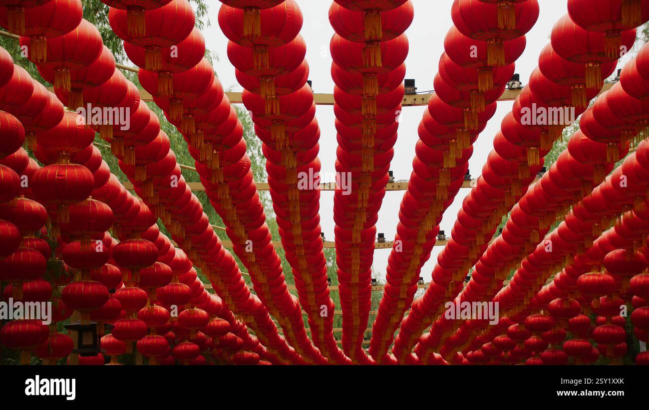 Glowing chinese street hi-res stock photography and images - Alamy