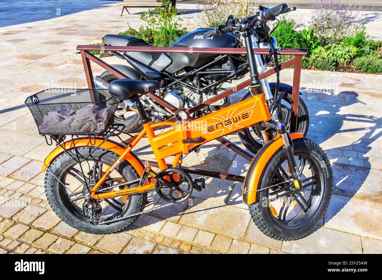 Engwe EP-2 Pro folding electric bicycle secured to bicycle parking place - Loches, Indre-et-Loire (37), France. Stock Photo