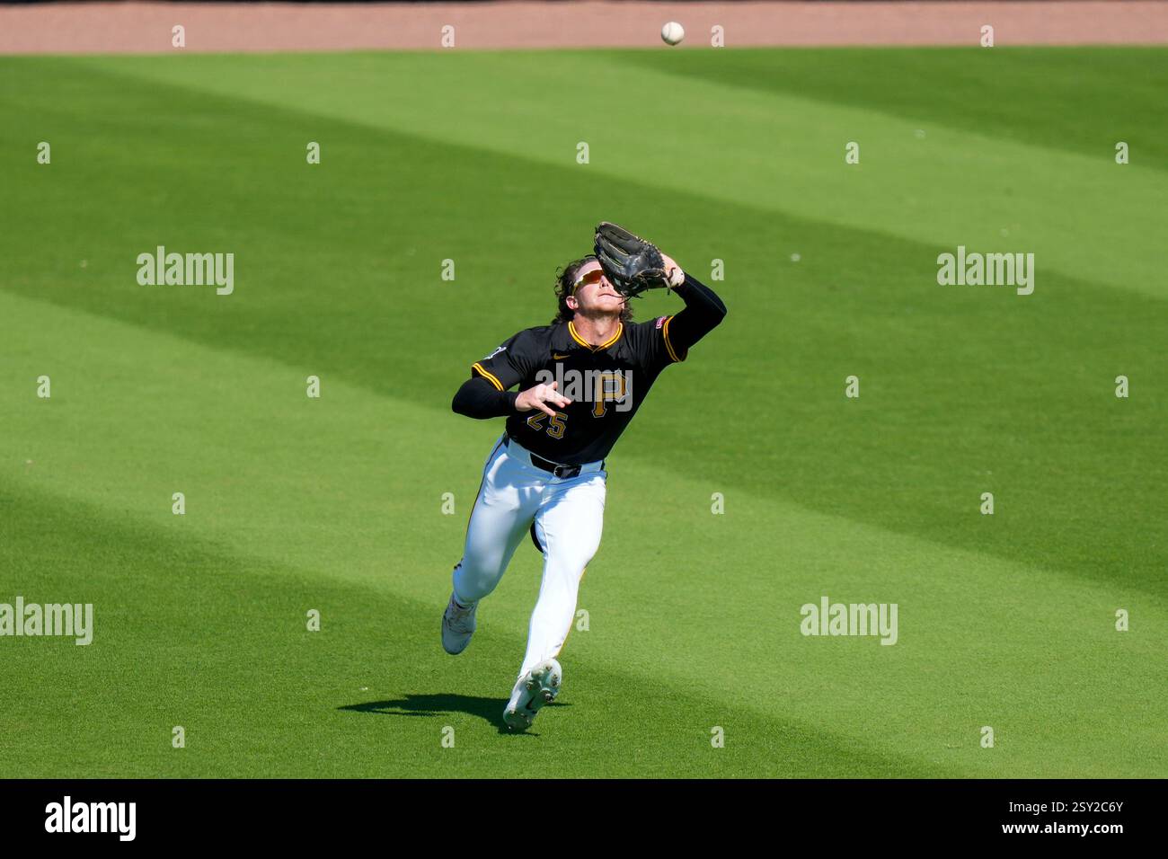 Pittsburgh Pirates center fielder Billy Cook (25) catches a fly ball ...