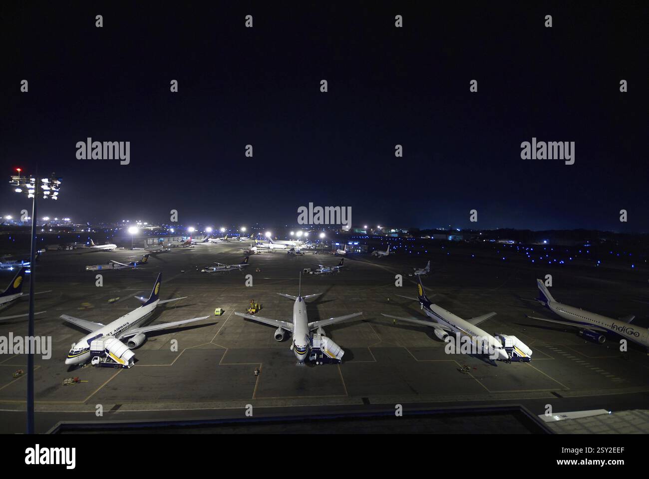 Plane parked at night at mumbai airport Stock Photo - Alamy