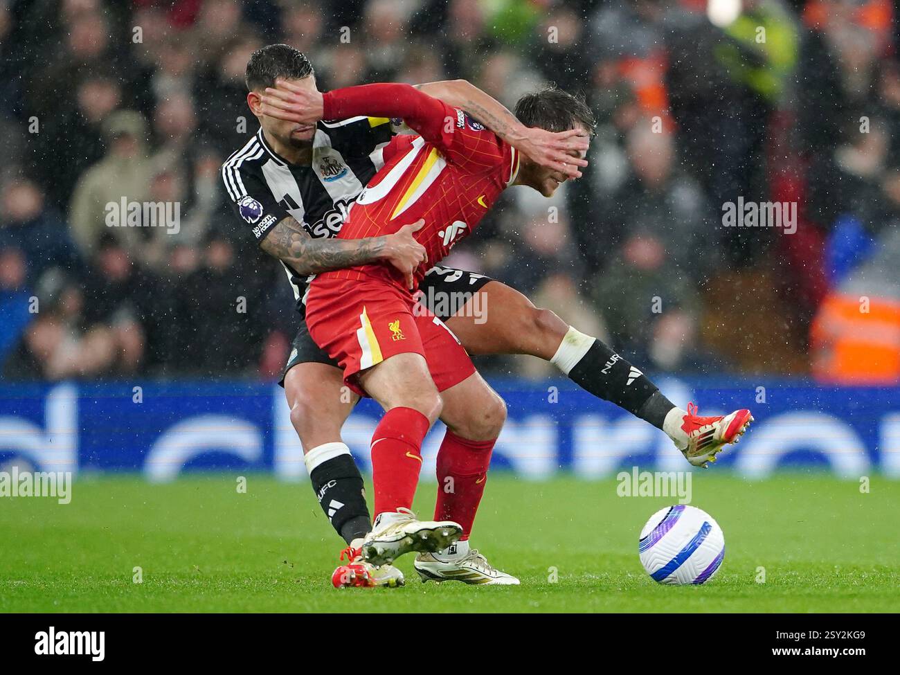 Newcastle United's Bruno Guimaraes (left) and Liverpool's Alexis Mac