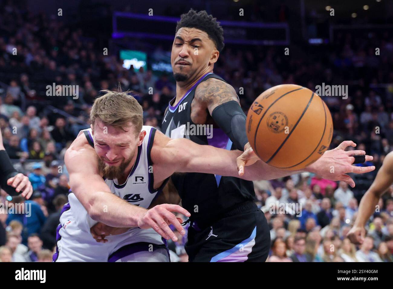 Sacramento Kings forward Domantas Sabonis, left and Utah Jazz forward KJ Martin, battle for a