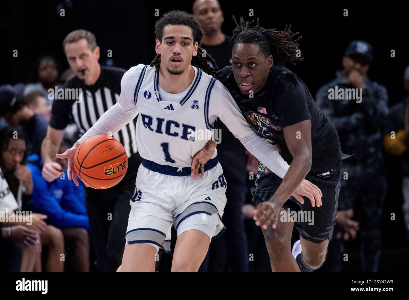 Rice guard Kellen Amos (1) drives with the ball defended by Memphis ...