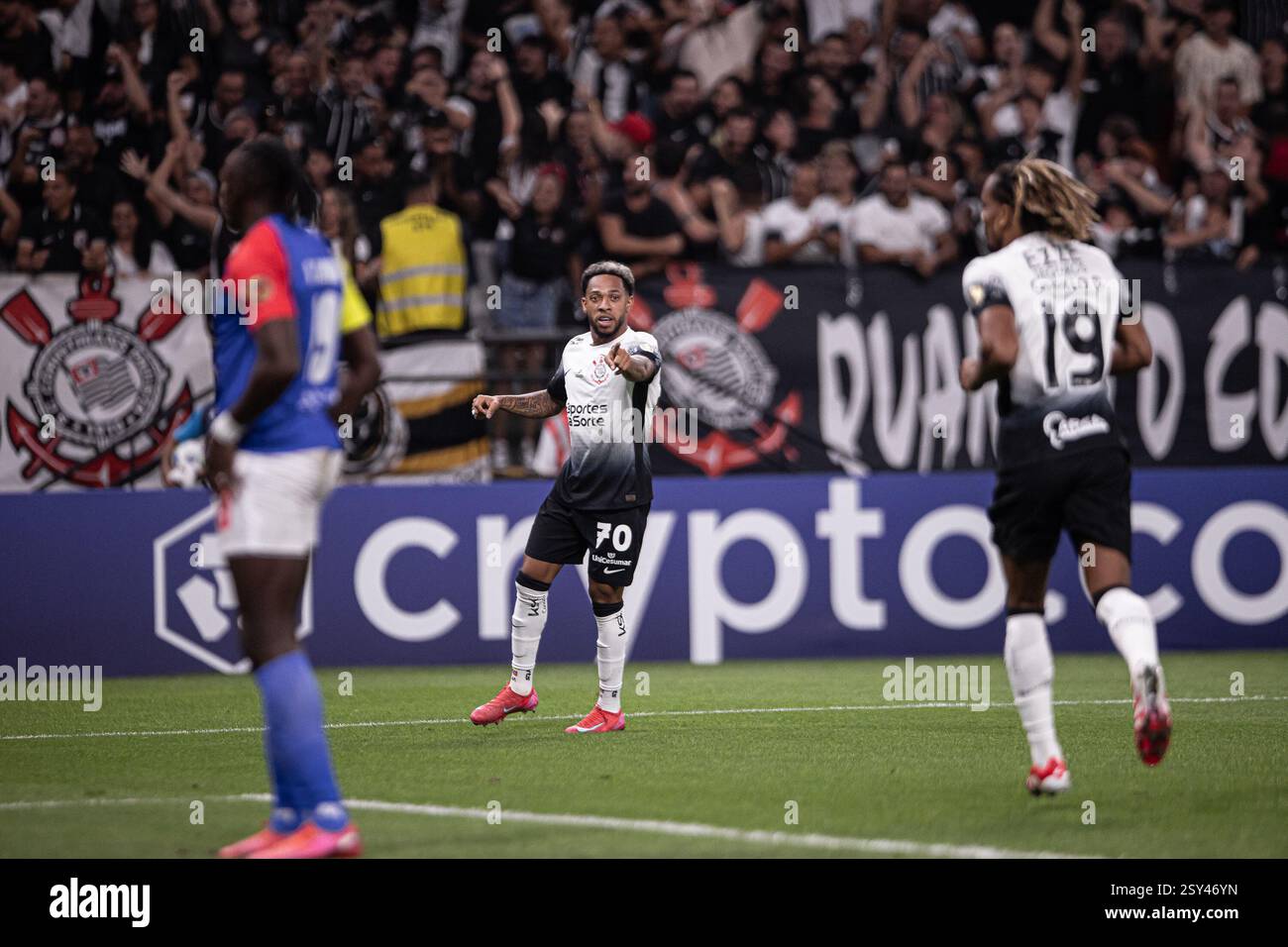 Corinthians vs universidad central hi-res stock photography and images ...