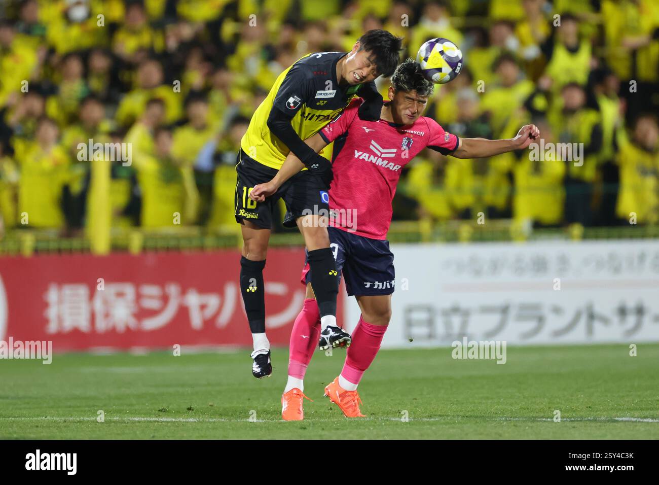 (L-R) Yuki Kakita (Reysol), Ryuya Nishio (Cerezo), FEBRUARY 26, 2025 ...
