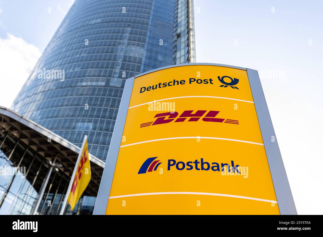 Konzernzentrale der Deutsche Post AG DHL Group in Bonn, Hauptsitz der ...
