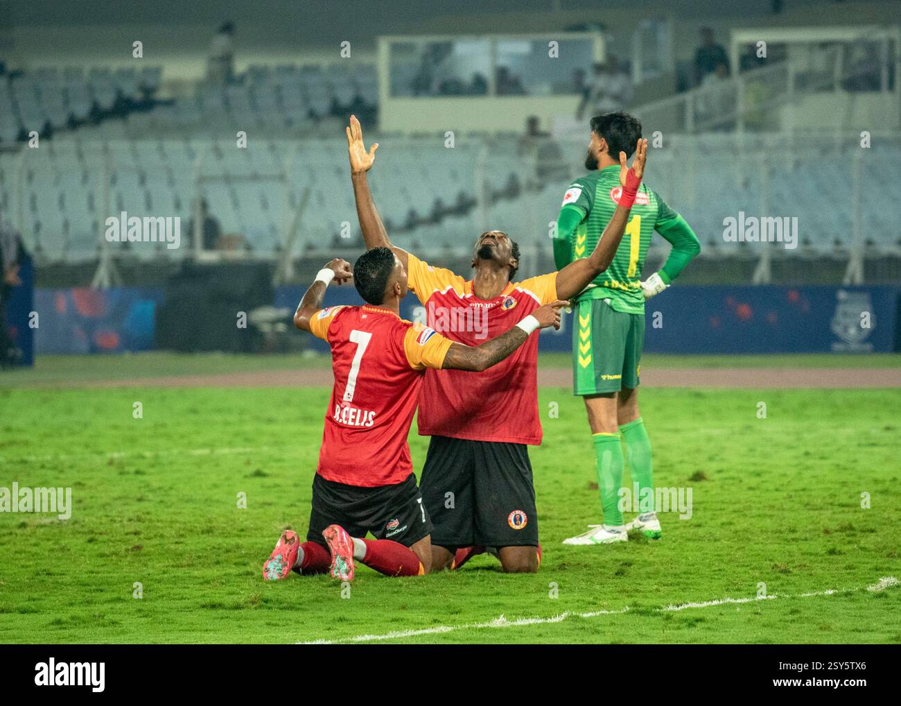 Celebration with messi hi-res stock photography and images - Page 12 - Alamy, image size:1300x1018