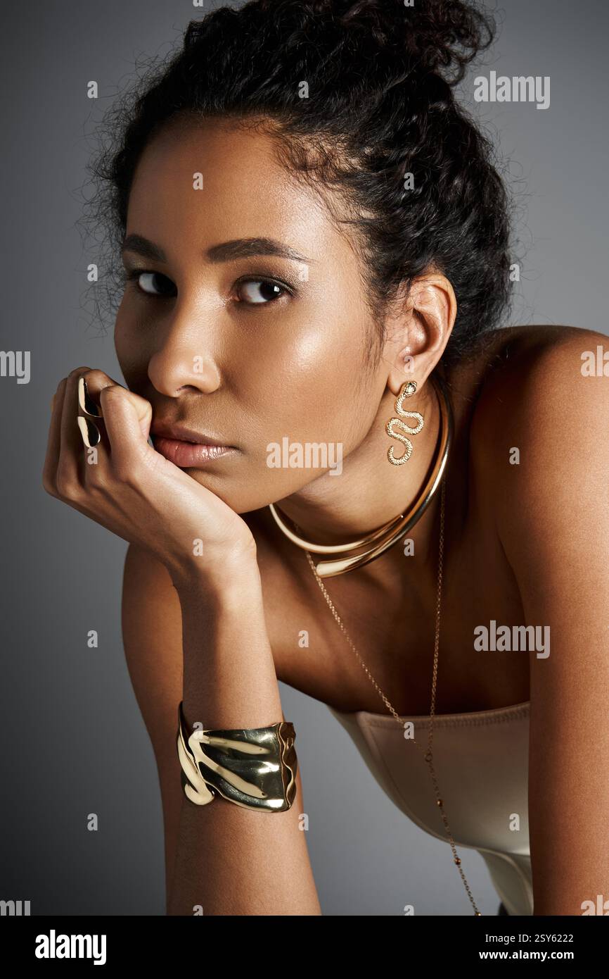 African american woman wears hi-res stock photography and images - Alamy