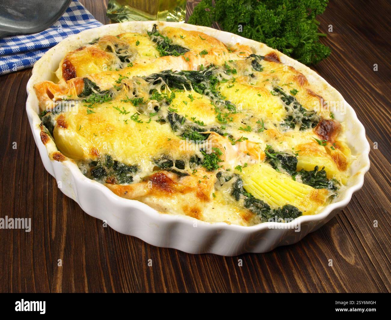 Salmon - Fish Gratin with Spinach Stock Photo - Alamy Salmon - Fish Gratin with Spinach Stock Photo - Alamy