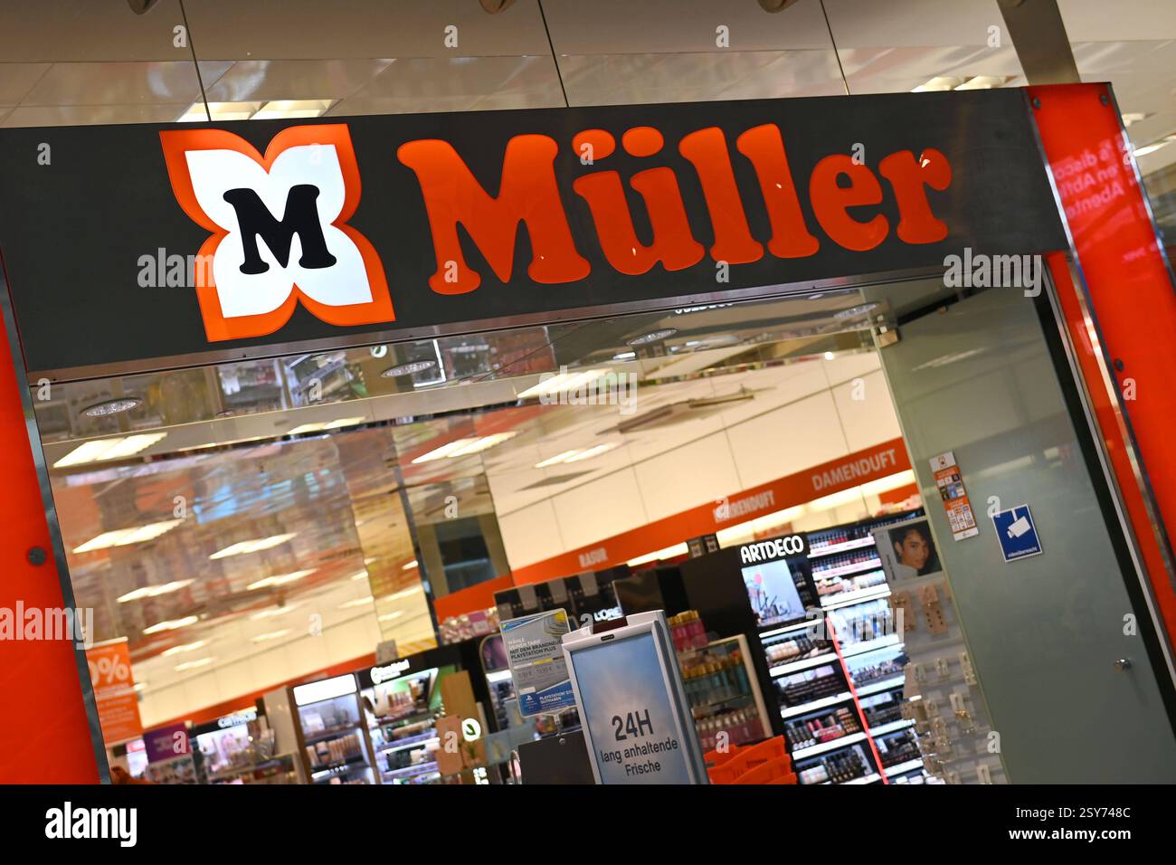 Mueller Drogeriemarktkette,Drogerie, Laden,Shop,Eingang,Filiale.Logo ...