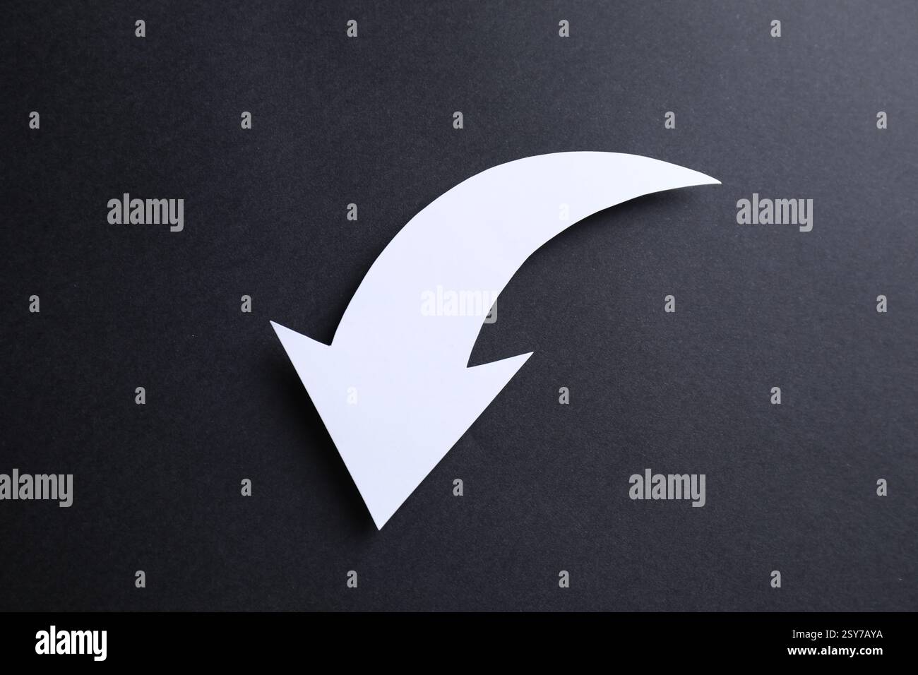 One white paper arrow on black background, top view Stock Photo - Alamy