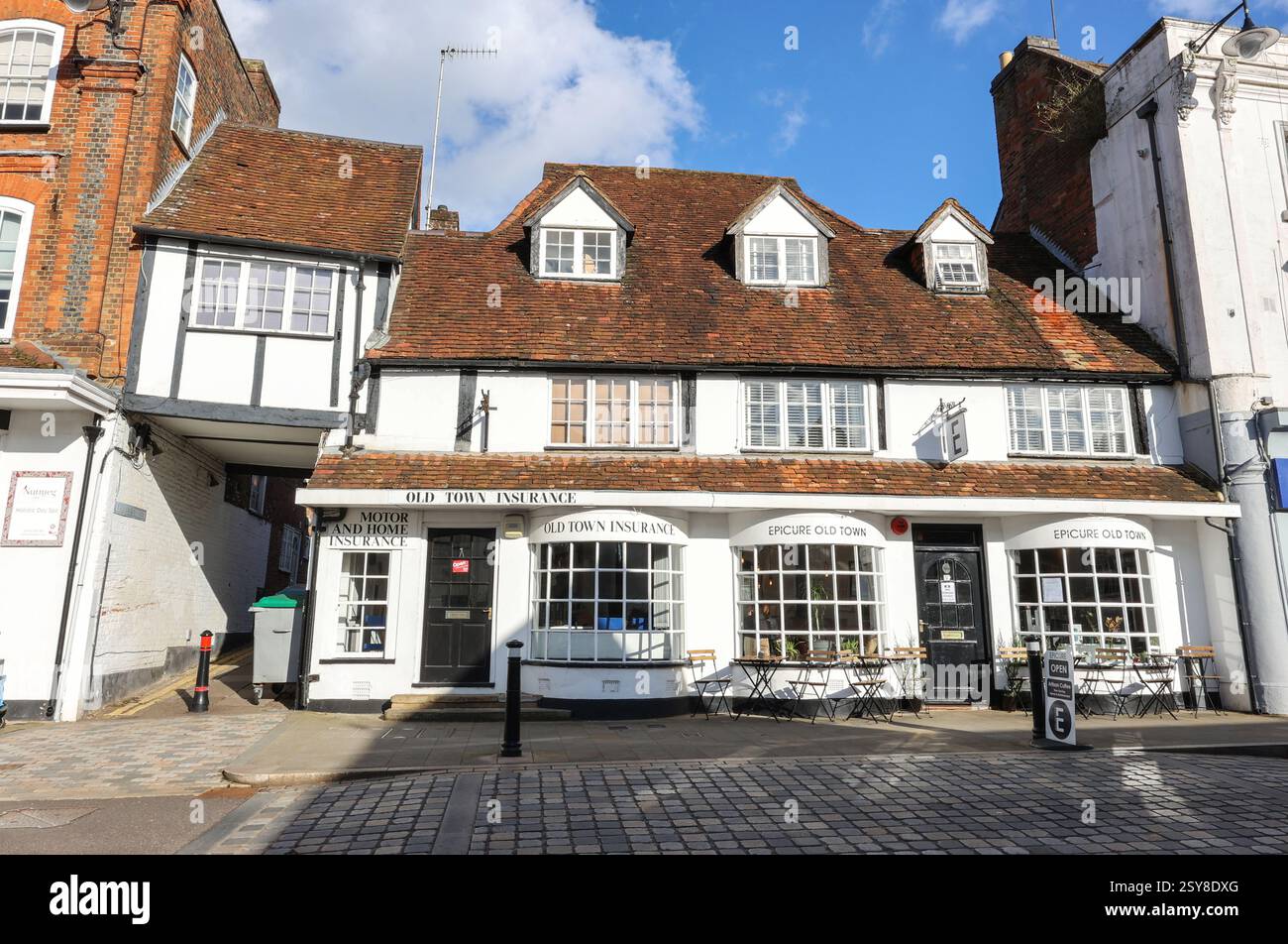 An old Tudor coaching inn / house on The Historic High Street , Hemel ...