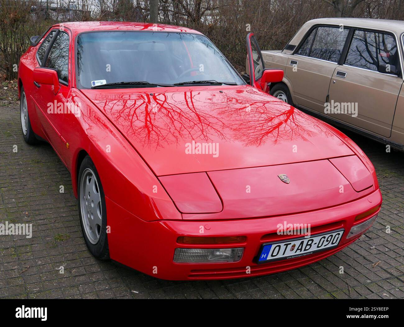 Rear view classic porsche hi-res stock photography and images - Alamy
