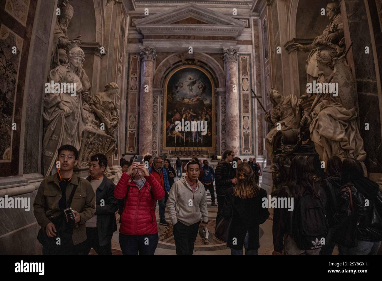 27 February 2025, Vatican, Vatican City: Tourists and pilgrims in Saint