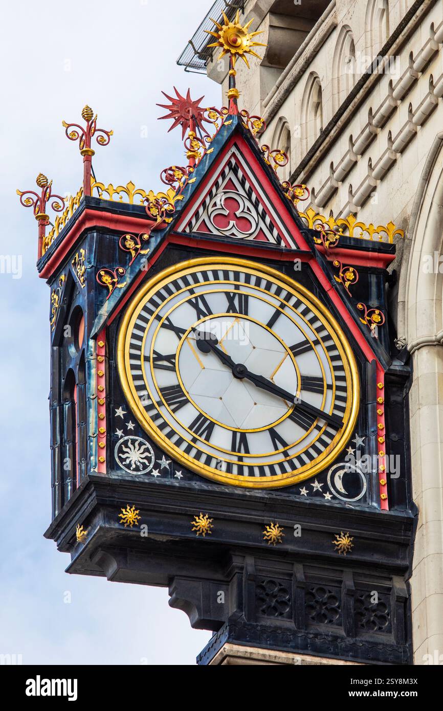 Royal courts of justice clock hi-res stock photography and images - Alamy