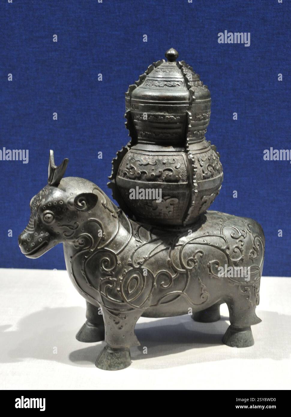 Ritual vessel, Qing Dynasty 1644-1911, on display at Recasting the Past ...