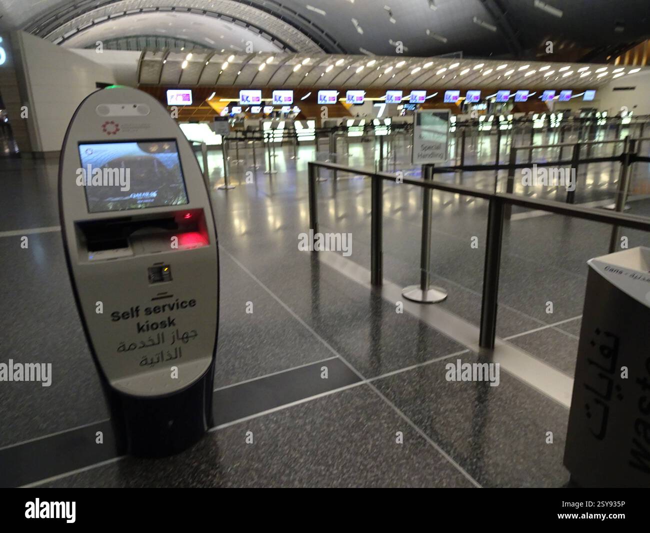Self Service Kiosk, automatischer Check-In, Airport, Flughafen, Doha ...