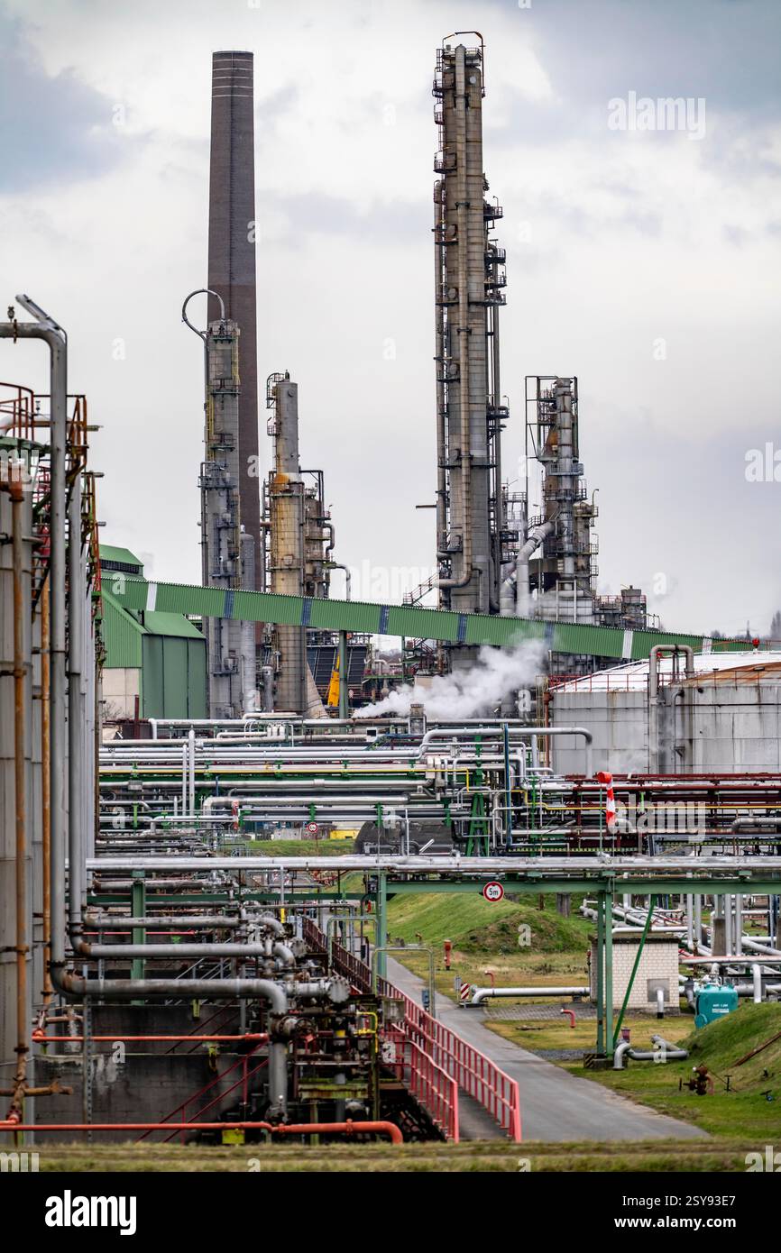 Oil refinery germany hi-res stock photography and images