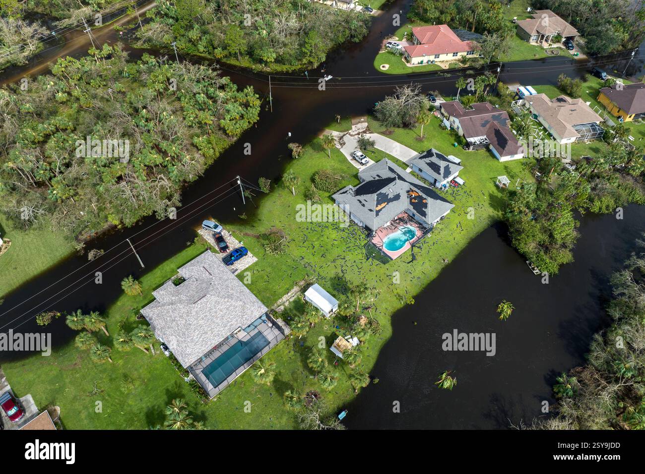 Surrounded by hurricane Ian rainfall flood waters homes in Florida ...