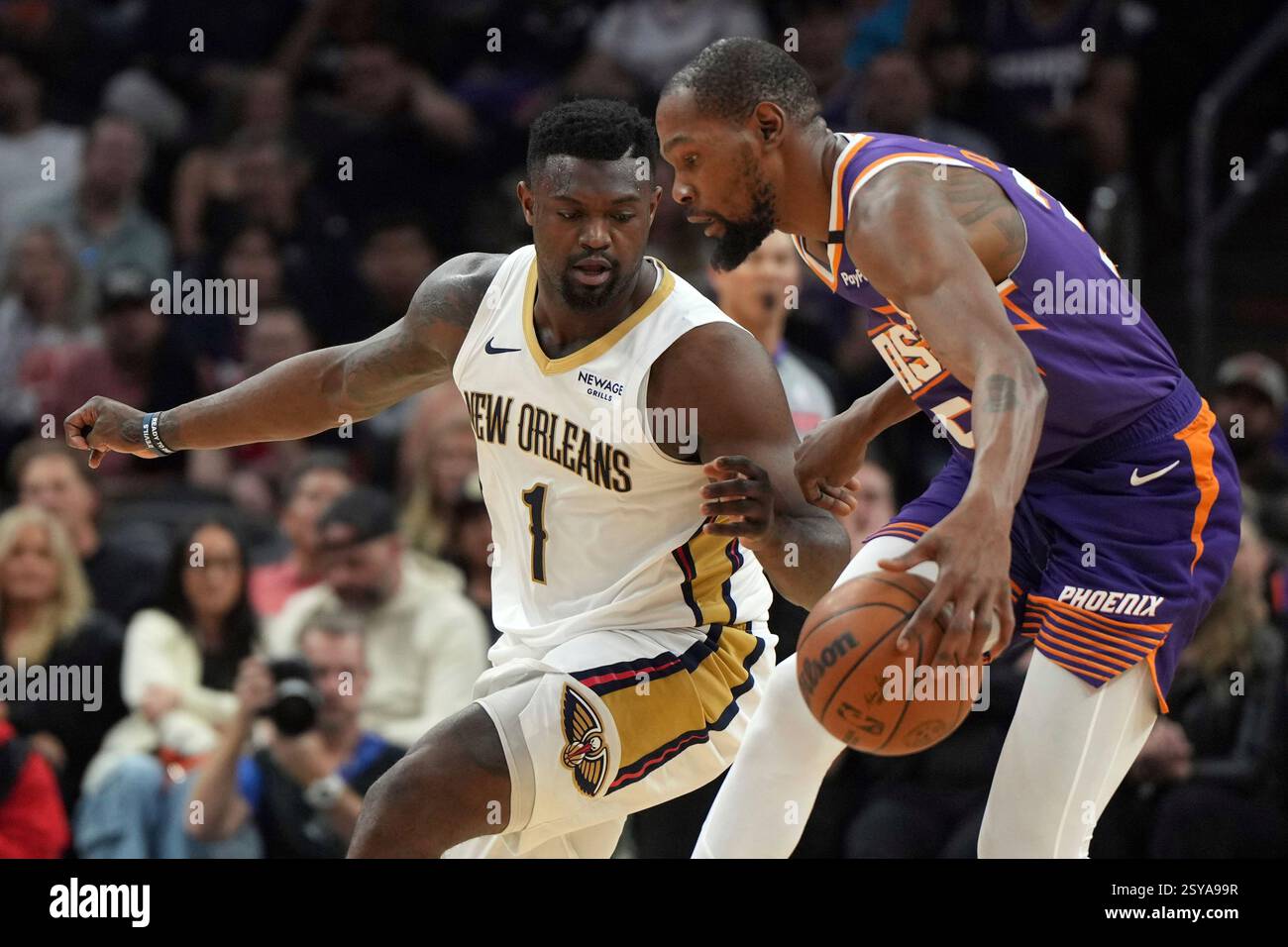 New Orleans Pelicans forward Zion Williamson (1) pressures Phoenix Suns