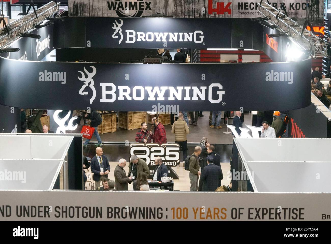 Browning logo hi-res stock photography and images - Alamy, image size:1300x958