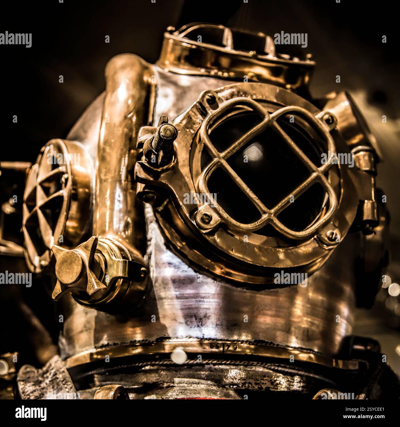 Diving suit hi-res stock photography and images - Alamy