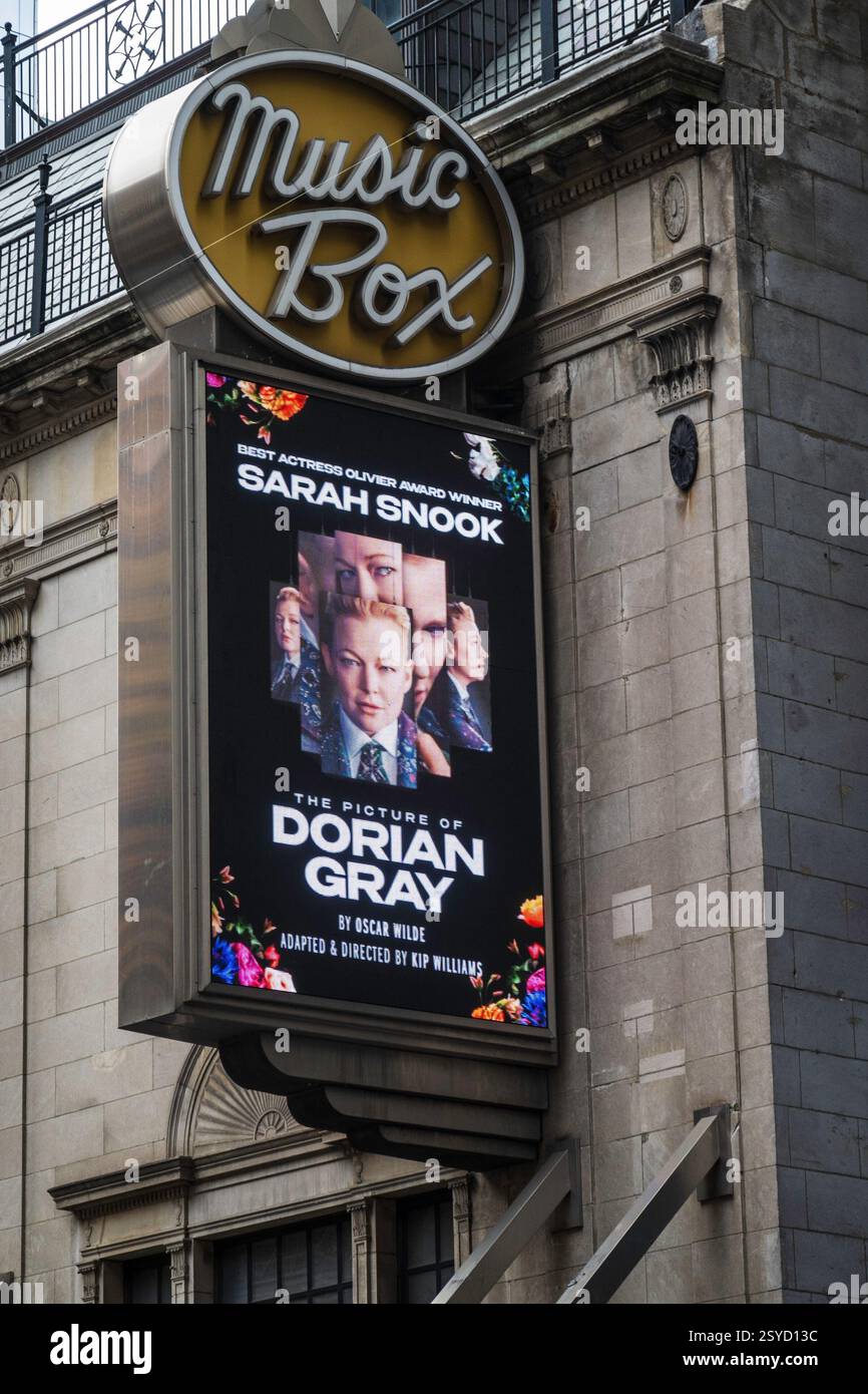 Sarah snook dorian gray hi-res stock photography and images - Alamy